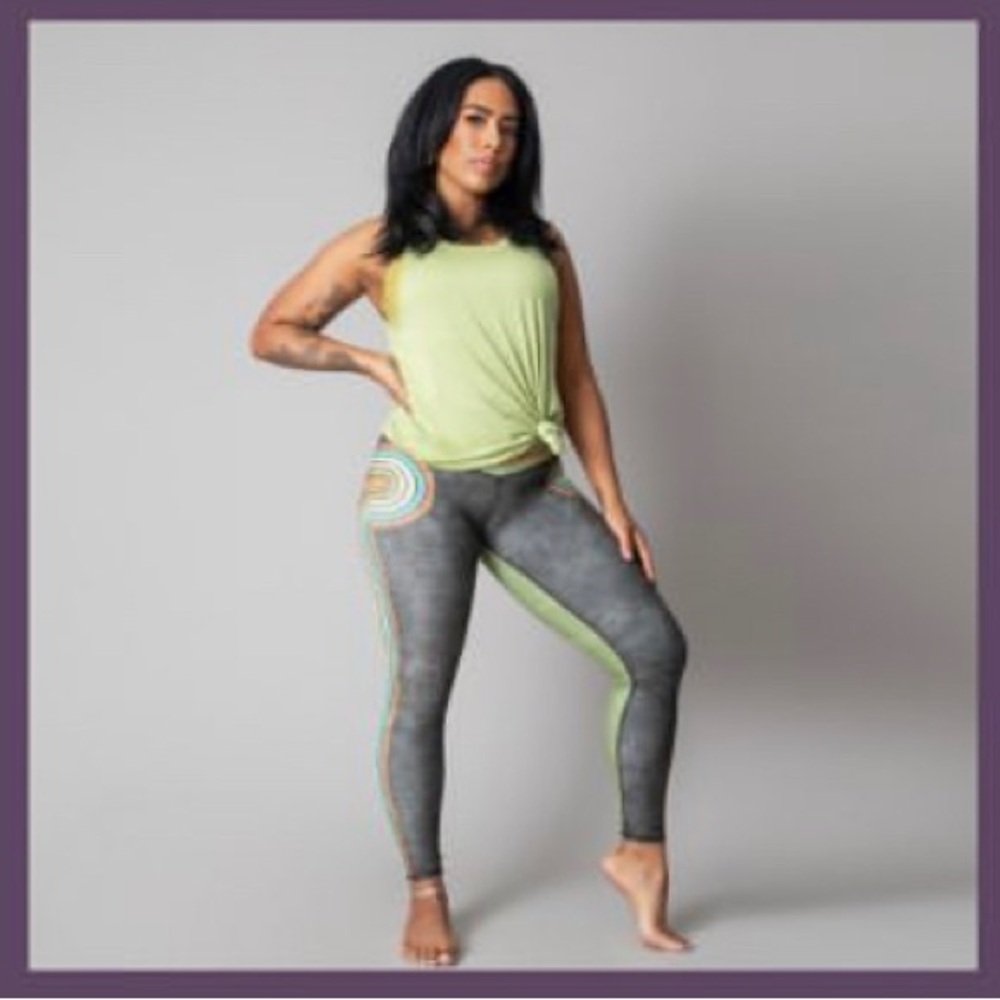 NWT/NIB Niyama Sol Groovy Vintage Legging